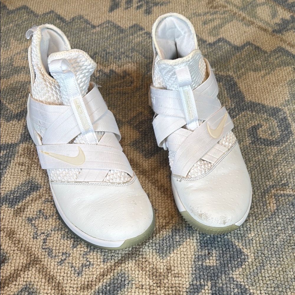 Nike LeBron Men’s white basketball shoes size 10.5